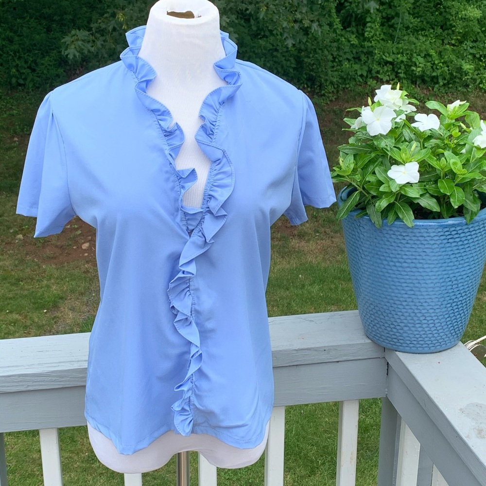 NWOT Short Sleeve Ruffled blouse L